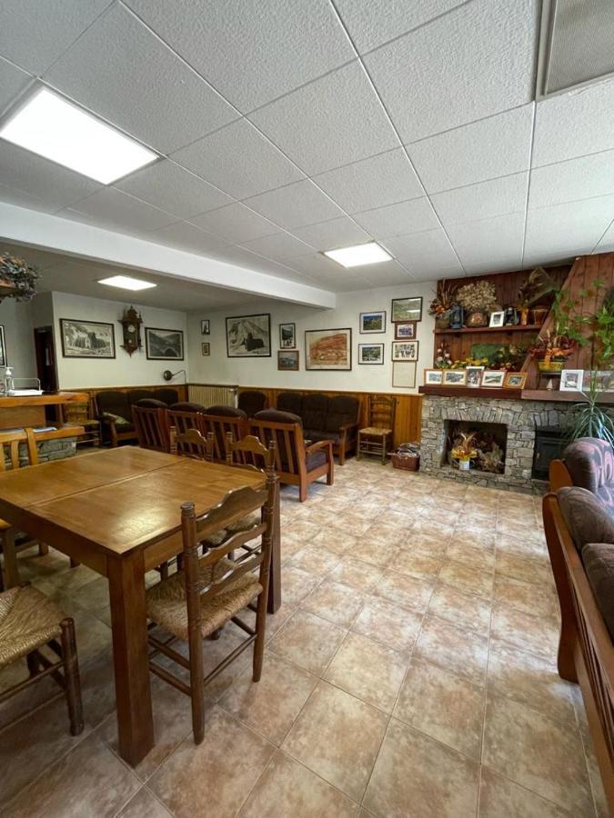 Hostal Ter Сеткасес Екстериор снимка
