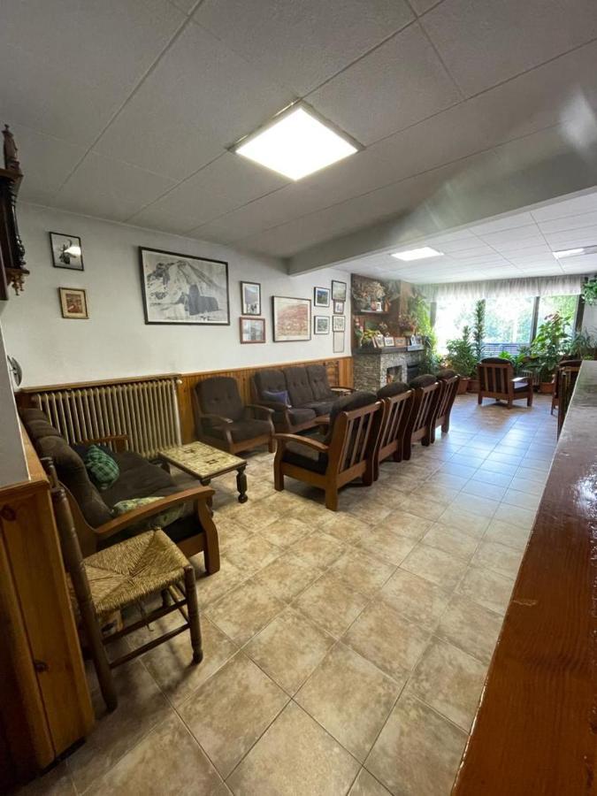 Hostal Ter Сеткасес Екстериор снимка