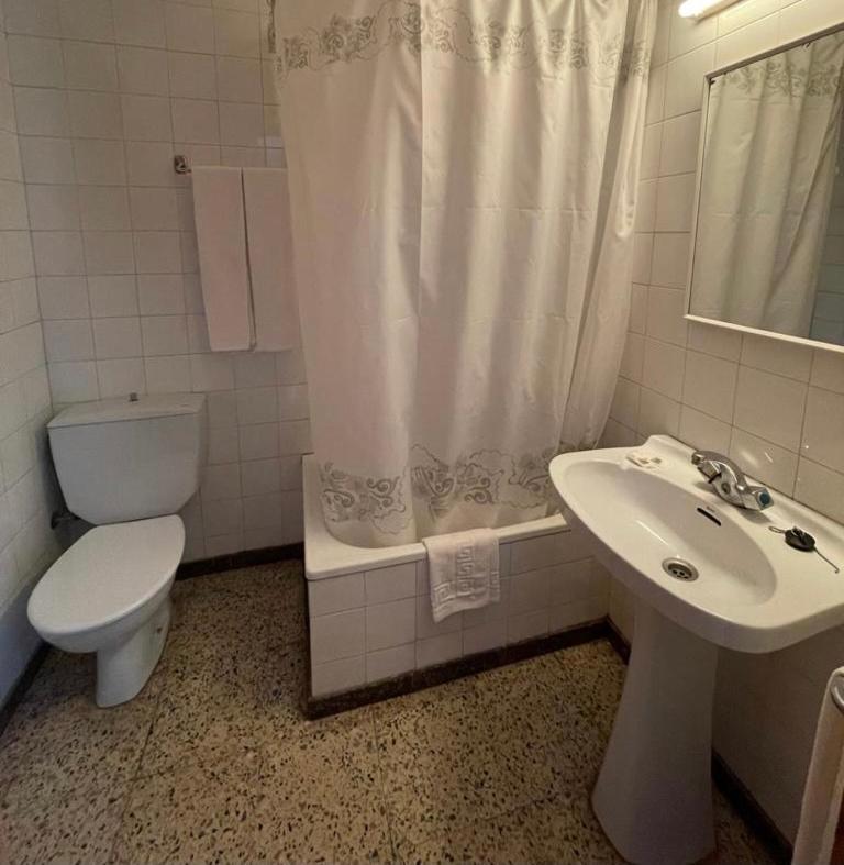 Hostal Ter Сеткасес Екстериор снимка